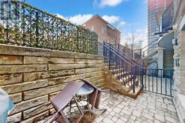 Photo - 21 Pirandello St