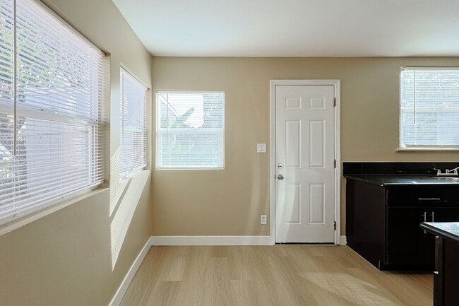 Photo - 5461-65 Imperial Ave Unidad 5463