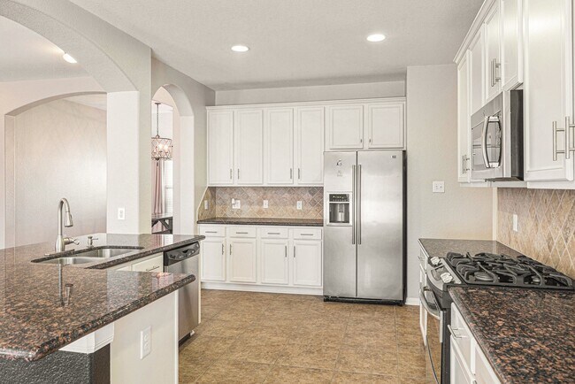 Photo - 139 N Hawkhurst Cir