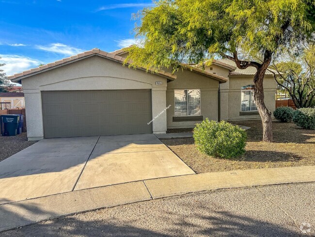 Building Photo - "Discover Your Desert Oasis: Spacious 3-Be... Rental