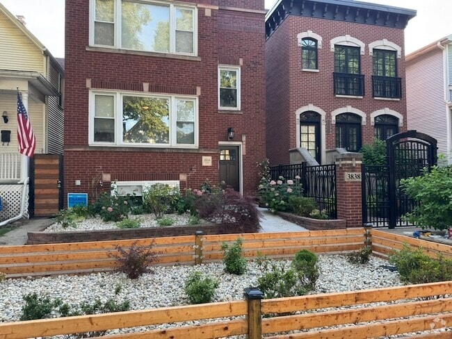 Building Photo - 3834 N Hermitage Ave Unit 1 Rental