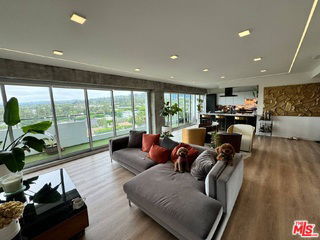 Photo - 838 N Doheny Dr