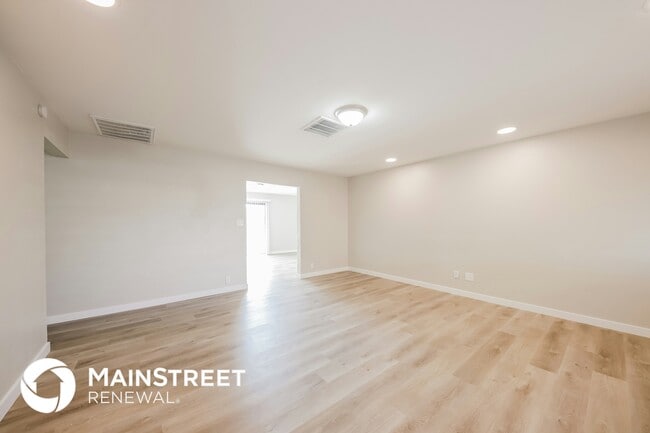 Photo - 4749 N 39th Dr