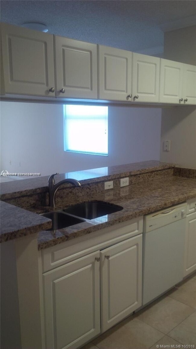 Photo - 17125 N Bay Rd Unidad 3113