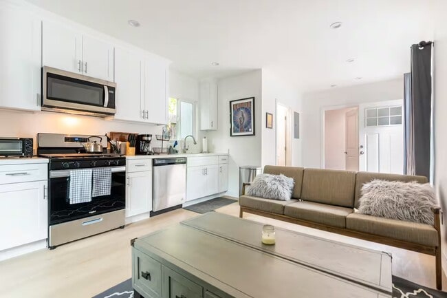 Building Photo - 1136 E Lomita Ave