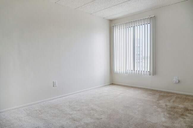 Photo - Lincoln Towers Apartments