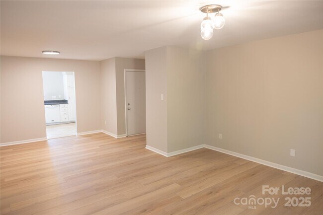 Building Photo - 6100 Heathstone Ln Unit B Rental