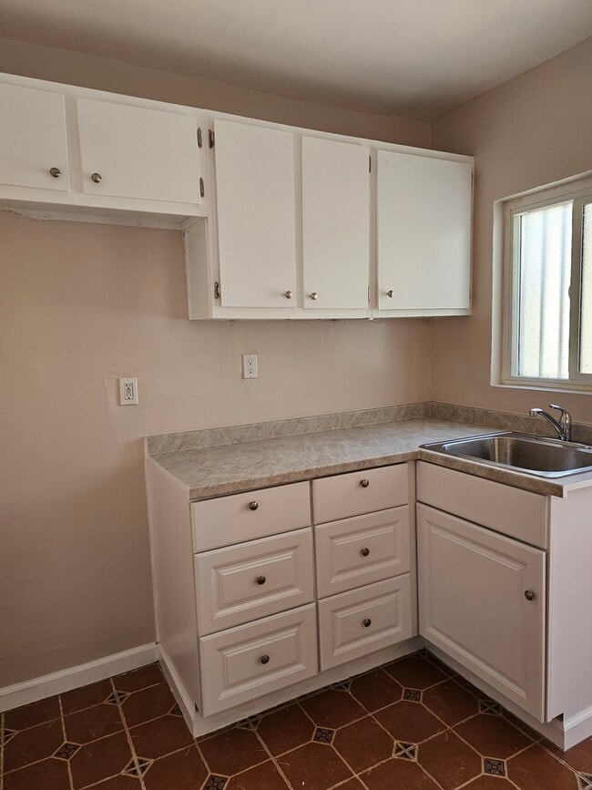 Photo - 527 1/2 W 19th St