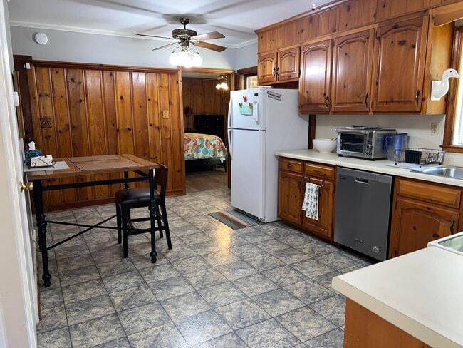 Photo - 910 Wildwood Rd