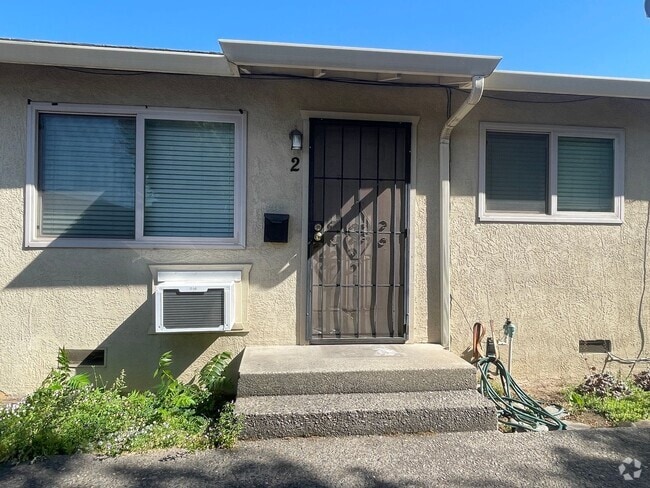 Building Photo - Great 1 bedroom 1 bath in Oakdale Unit 2 Rental