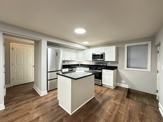 Photo - 5748 N Winthrop Ave Unidad 200