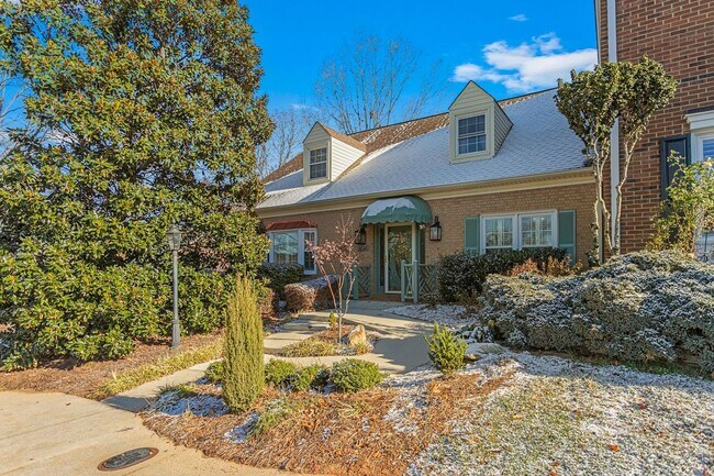 Spacious 3BR Townhome in Greensboro - Spacious 3BR Townhome in Greensboro