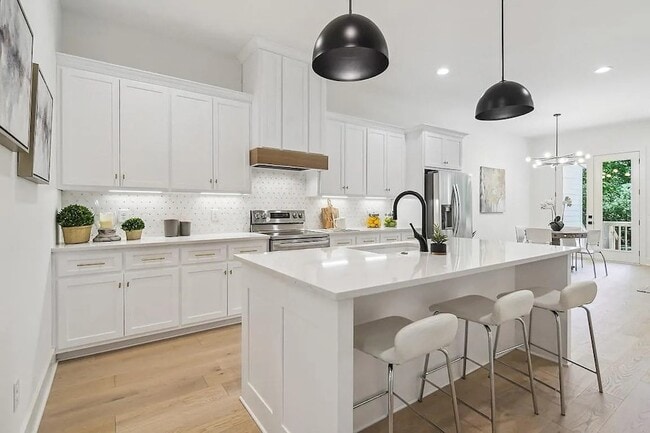 Building Photo - 212B Jennings Ave