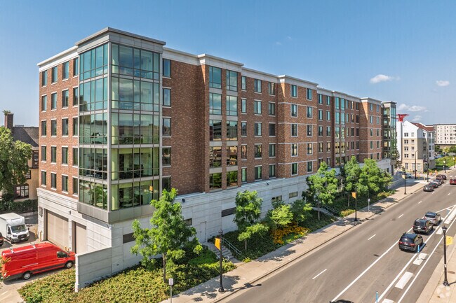 Photo - 17th Avenue Residence Hall