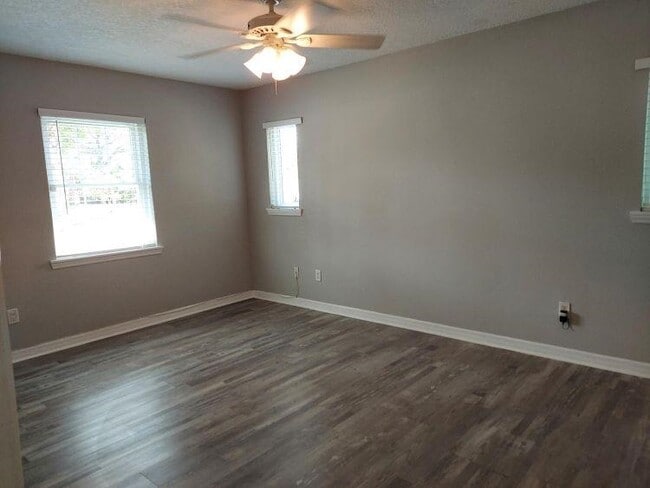 Photo - 264 Costado St