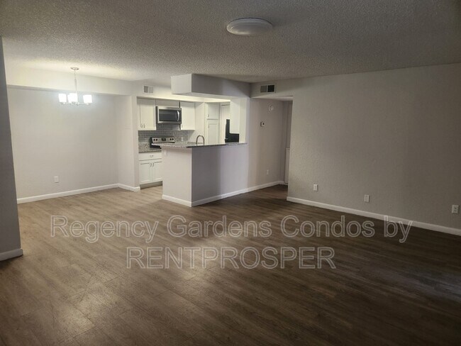 Photo - 5587 Devonbriar Way Unidad 102
