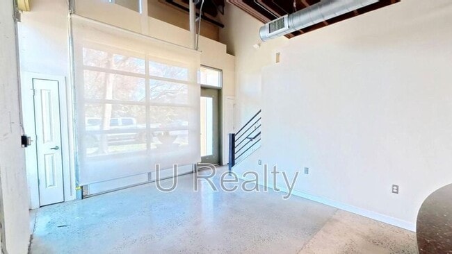 Photo - 800 Academy St