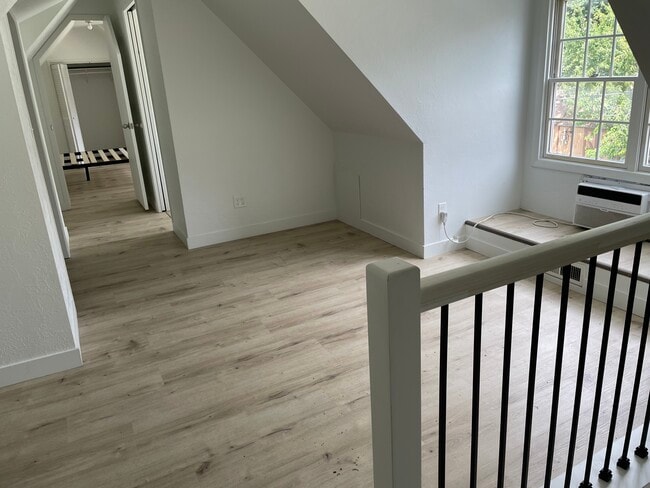 Living Room - 160 N 800 W Unidad Upstairs