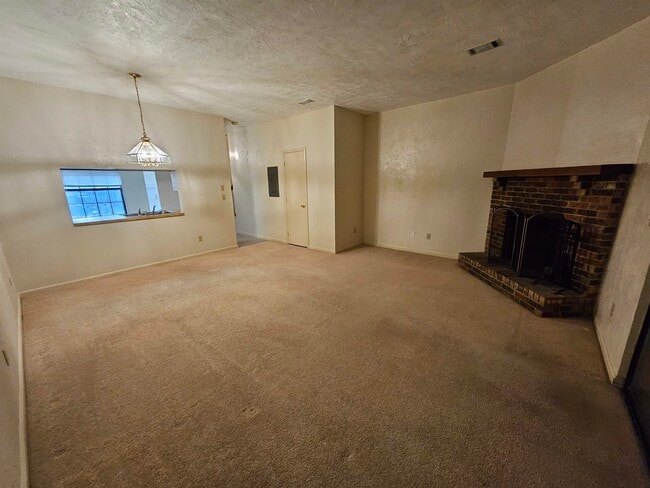 Photo - 463 E Van Buren St