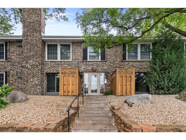 Photo - 4424 Cedar Lk Rd S
