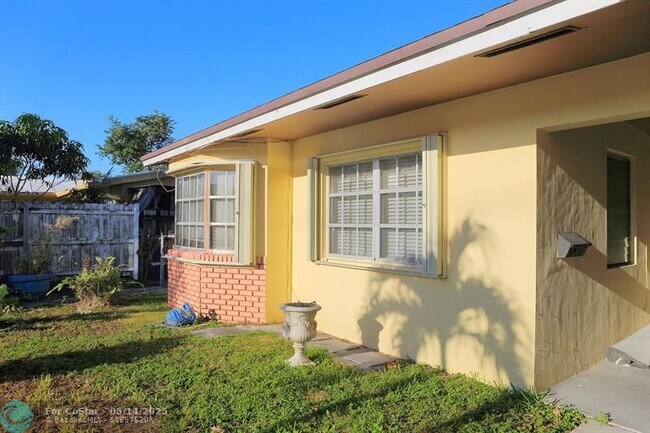 Photo - 5881 NE 18th Ave Unit 2