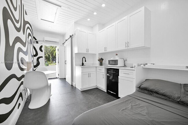 Photo - 534 NW 50th St Apartment Unit B