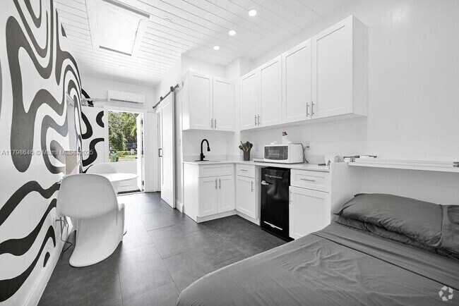 Building Photo - 534 NW 50th St Unit B Rental