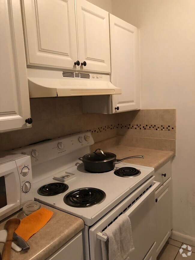 Building Photo - 641 Kathy Ln Unit B Rental