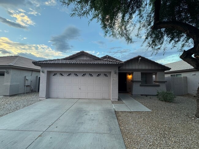 Building Photo - 2432 W Tamarisk Ave Rental