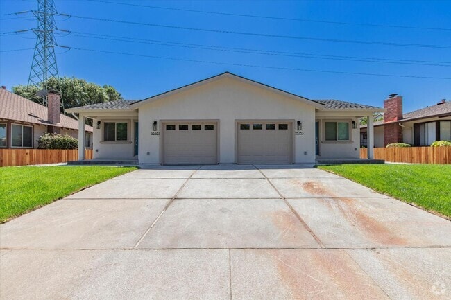 Building Photo - 18283 Carriage Dr Rental