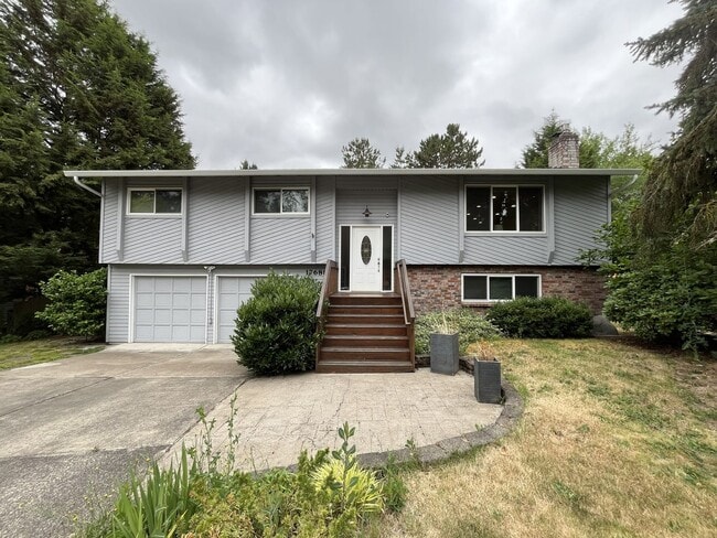 Building Photo - Three-Bedroom Home Near Nike Campus with Bonus Room, Large Deck & Two-Car Garage