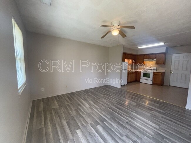 Photo - 1912 N Apperson Way