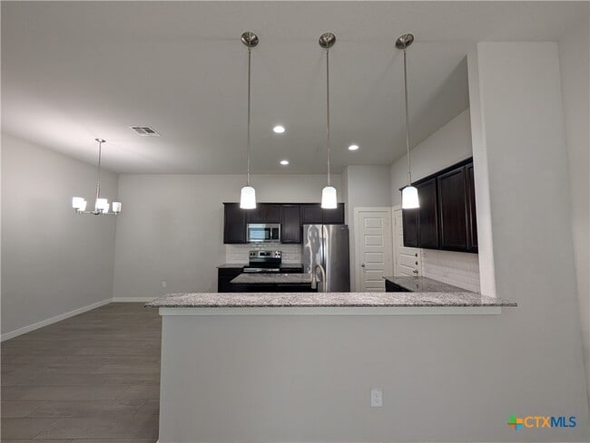 Building Photo - 2237 Avery Village