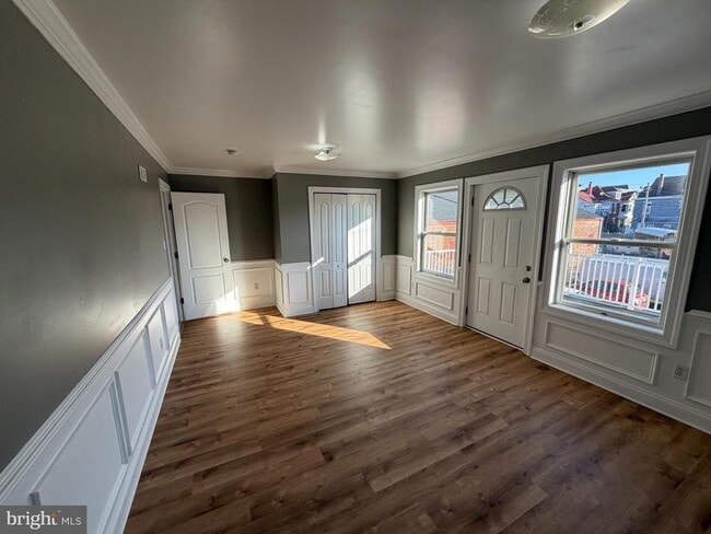 Photo - 107 N High St