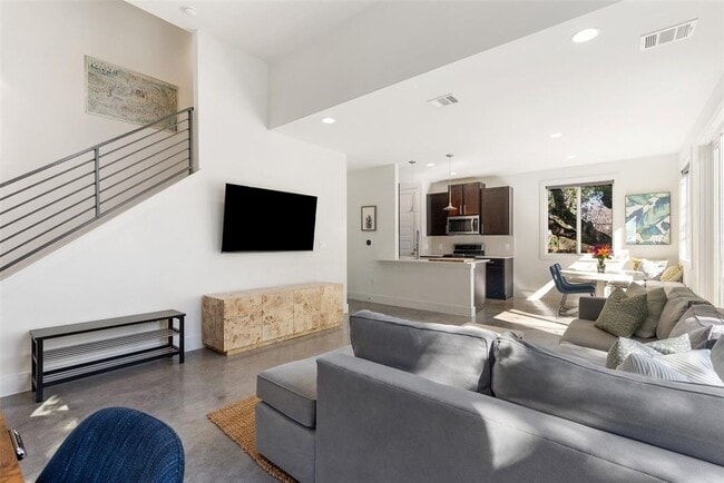 Photo - 402 El Paso St