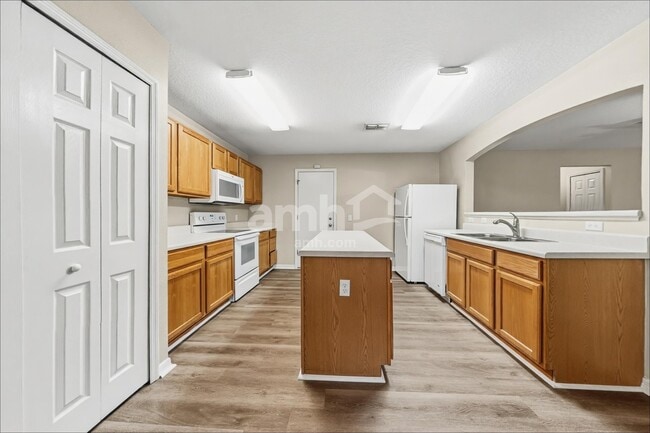 Photo - 17051 Lixberry Way