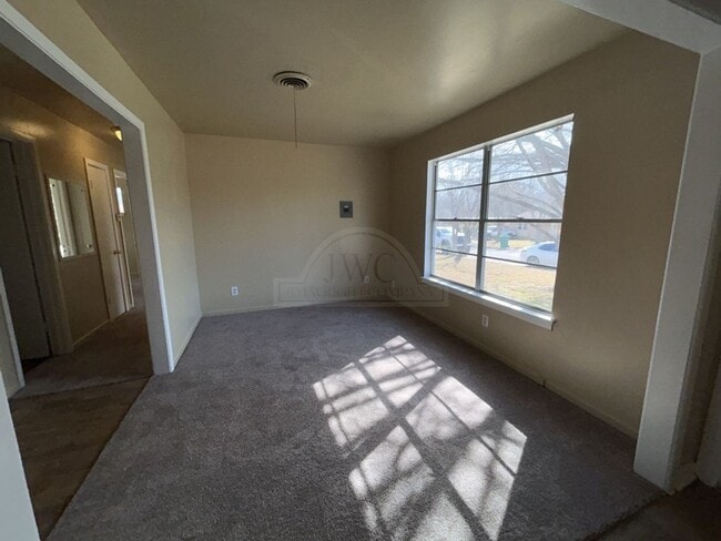 Photo - 127 W Stacie Rd