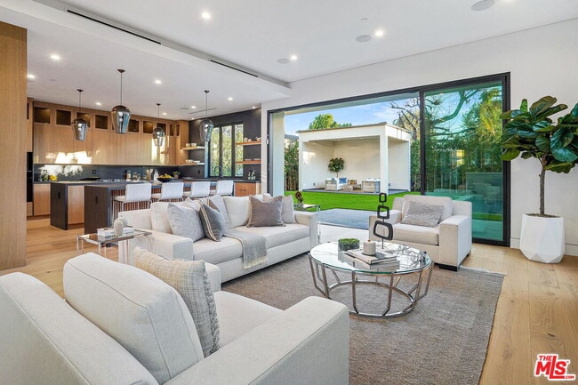 Photo - 14822 Hesby St Casa