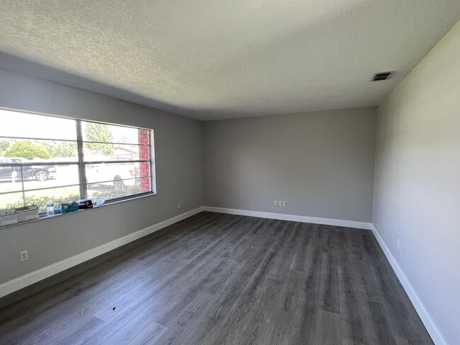 Building Photo - 1313 Summer Breeze Rd Rental