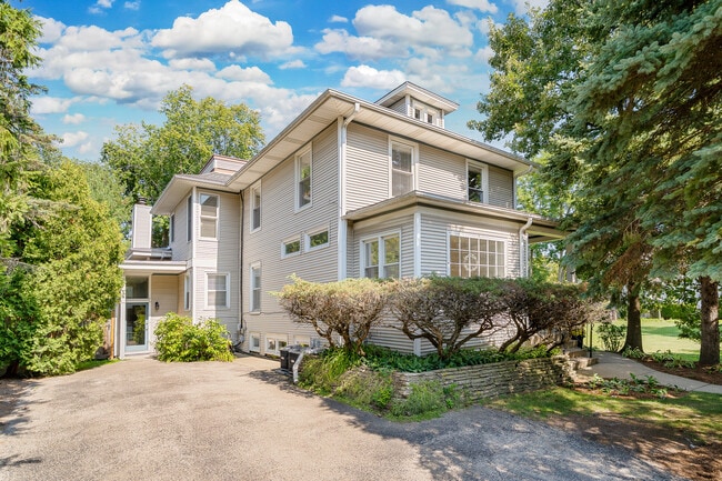 Building Photo - 1322 Wilmette Ave Unit 2nd floor