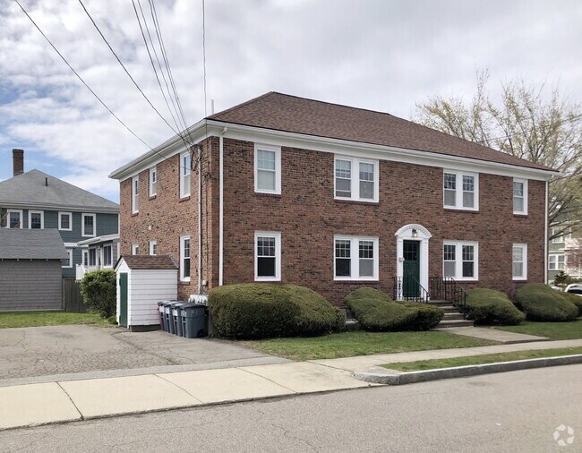 Building Photo - Good credit and solid income required! Unit 3 Rental