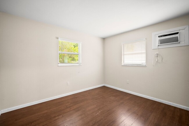 Photo - ANNUAL RENTAL - 1 Bedroom, 1 Bath Duplex i...