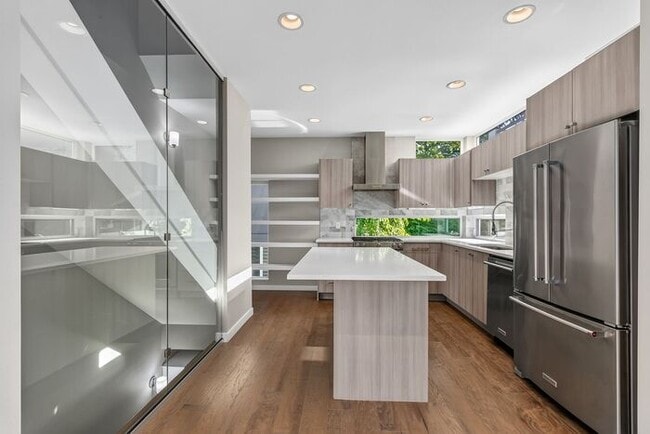 Photo - Trendy West Seattle Townhome w/Air Conditioning and Rooftop Deck