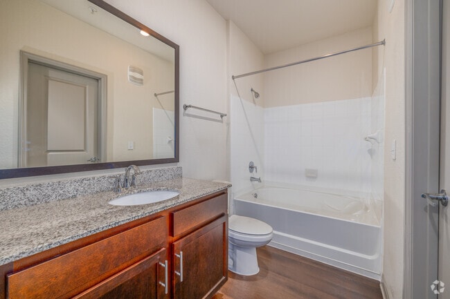 1BR, 1BA - 782SF - Bathroom