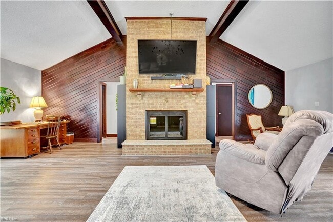 Photo - 1780 Valhalla Arch