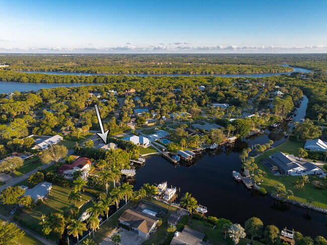 3842 SW St Lucie Ln
