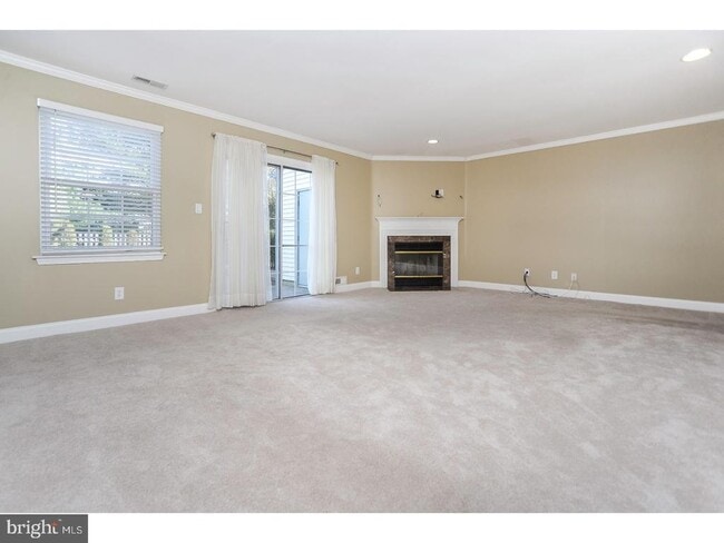 Building Photo - 102 Hazelwood Ln