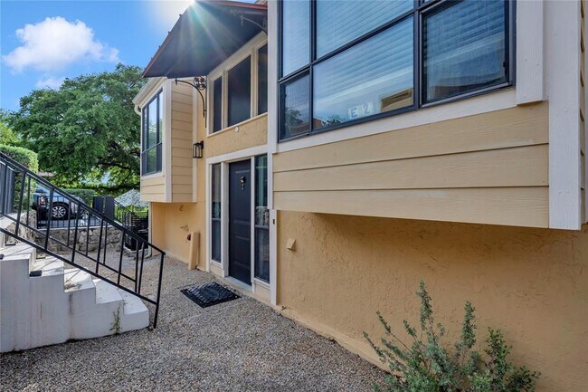 Photo - 402 Hi Stirrup Unit E2