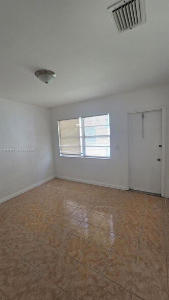 Photo - 16131 NE 19th Pl Unidad 3