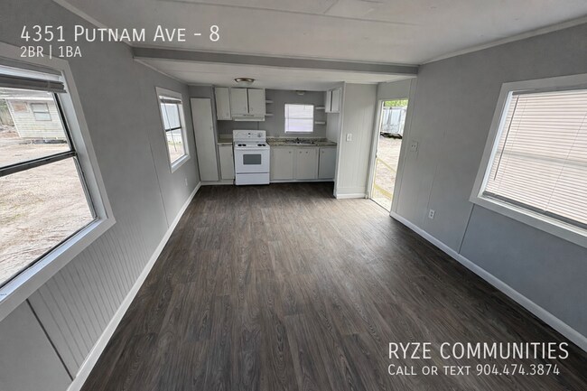 Photo - 4351 Putnam Ave